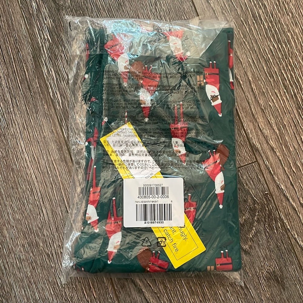 NWT Gap Santa two-piece cotton pajamas